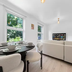 apt-stylish-flat-near-tower-bridge-bridge.cambridgehotelsuk.com/